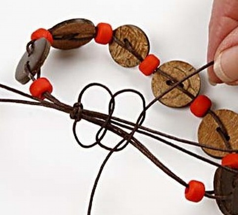 Bracelet with buttons