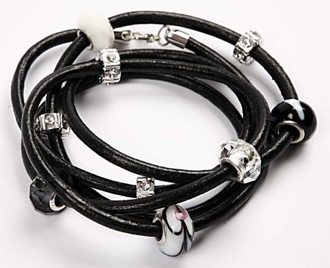 A Fivefold Leather Cord with Glass Charm Beads