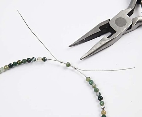 Thin Necklaces with a Pendant