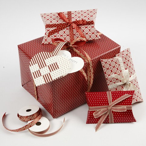 Wrapping Gifts using Folding Boxes, Christmas