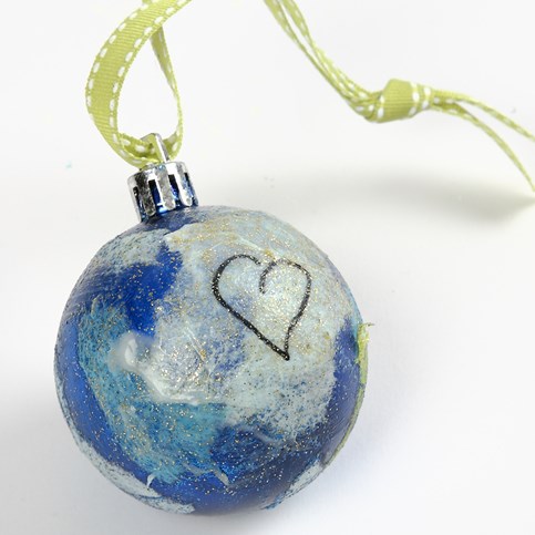 Christmas Baubles with Straw Silk Paper and Glitter