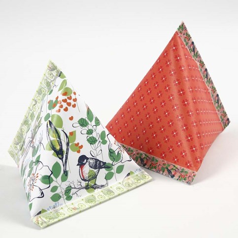 A Pyramid-Shaped Gift Box made from Design Paper (the London series)