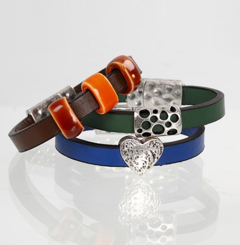 A flat Leather Strap Bracelet  with a Spacer Bead and a Magnetic Clasp
