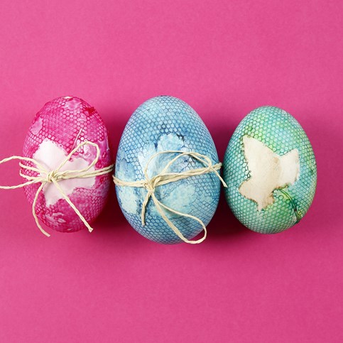 Natural Eggs with a coloured Pattern made with Tulle