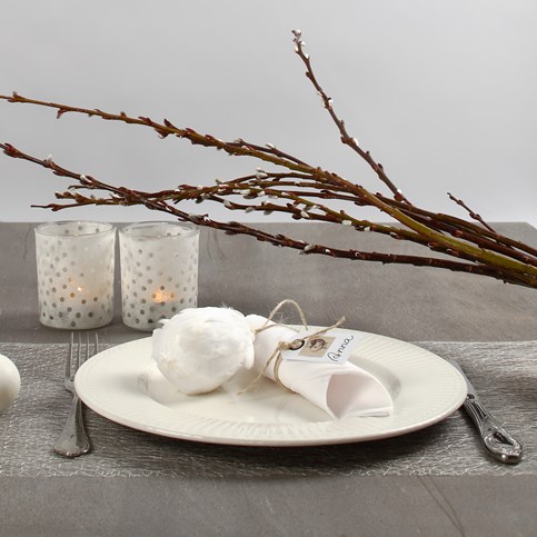 Decorating a Natural Coloured and White Easter Table