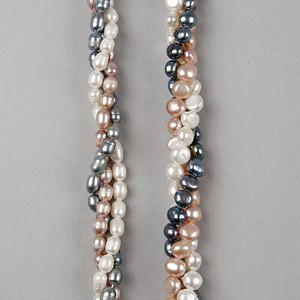 Magnetic bead necklace