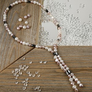 Magnetic bead necklace