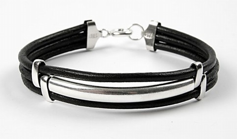 A Bracelet with a Spacer Tube Bead