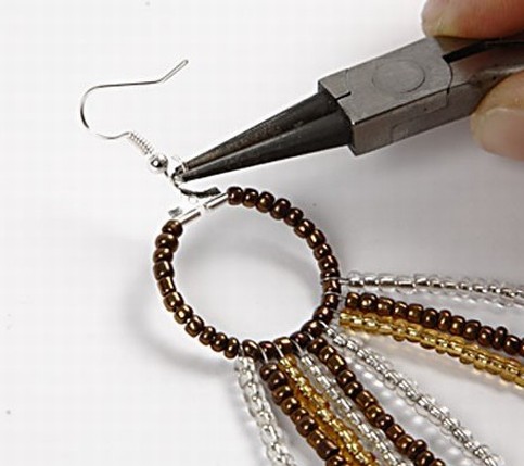 Earrings with rocaille seed beads